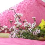 桜とイエローサルタンのお祝いの花束