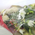 カサブランカとグロリオーサリリーの花束