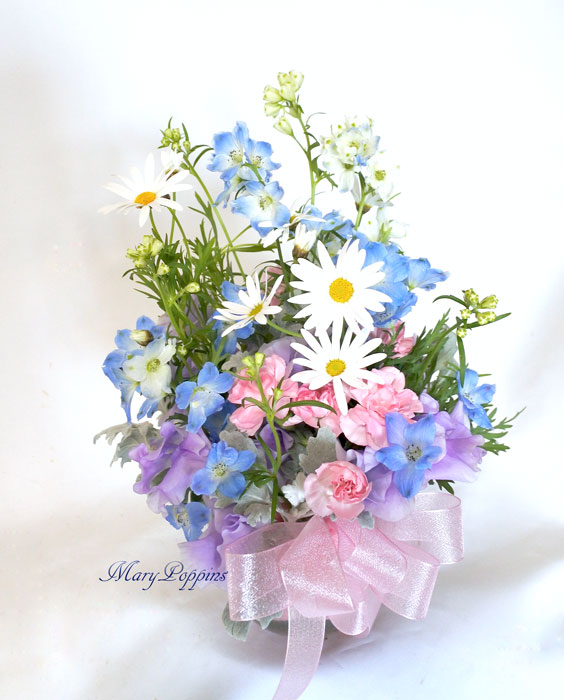 青い小花のアレンジメント