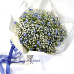 忘れな草とかすみ草の花束